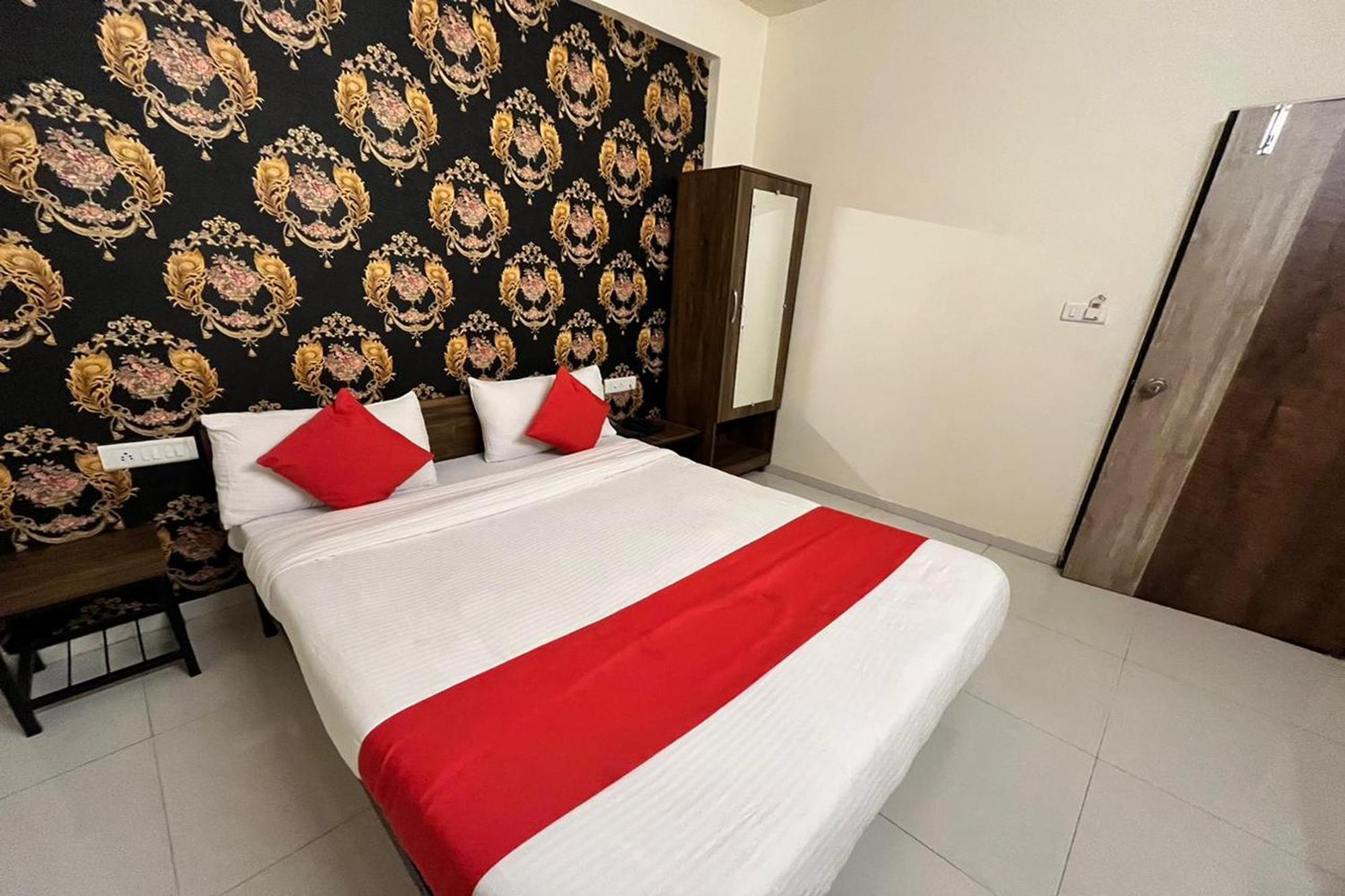 Hotel Kalyan Palace Batwa Экстерьер фото