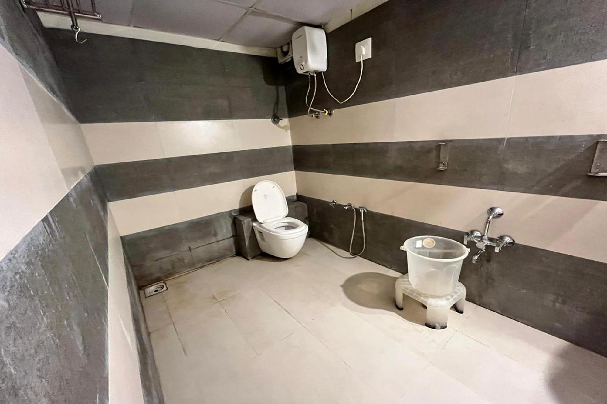 Hotel Kalyan Palace Batwa Экстерьер фото
