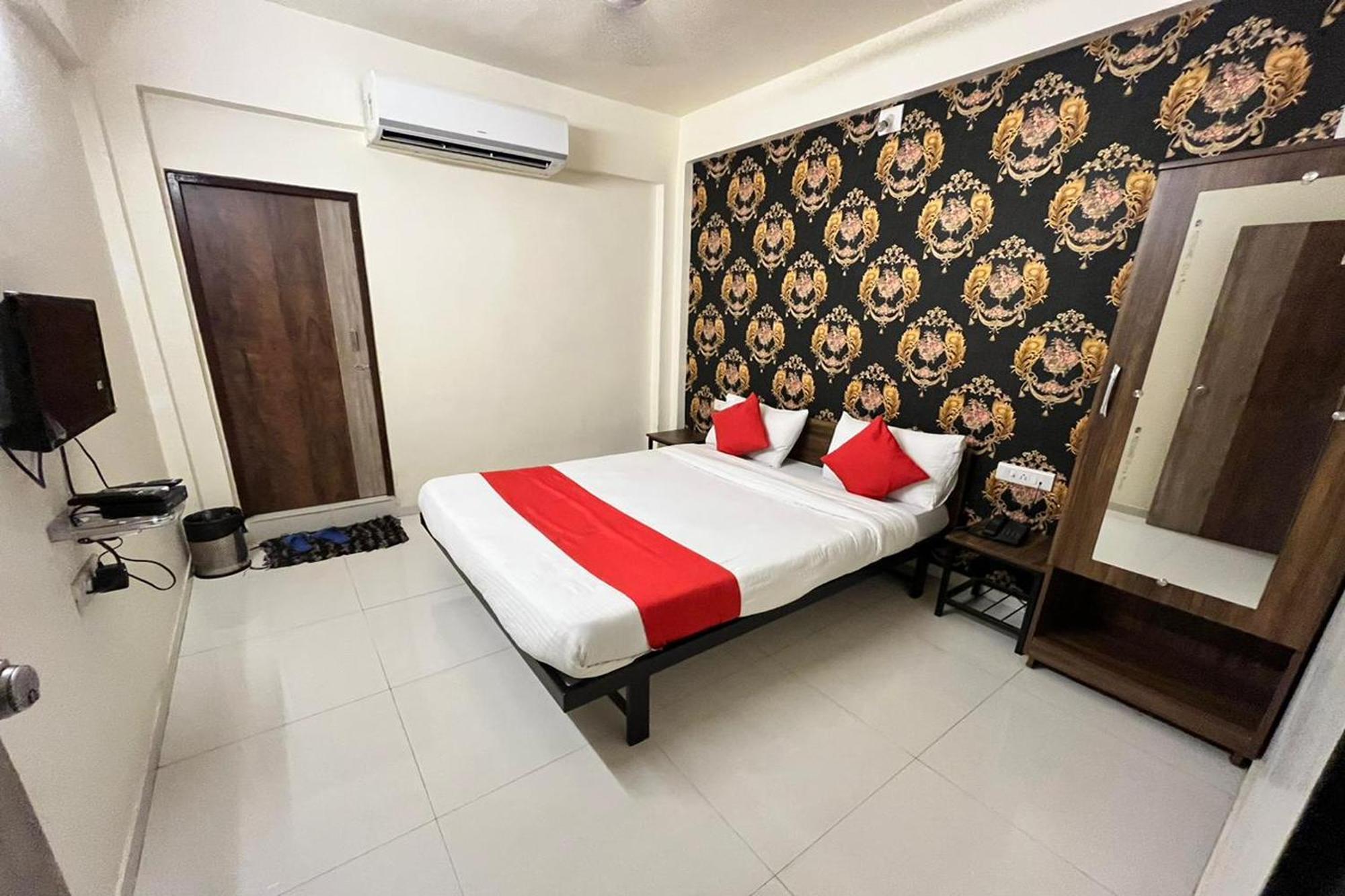 Hotel Kalyan Palace Batwa Экстерьер фото