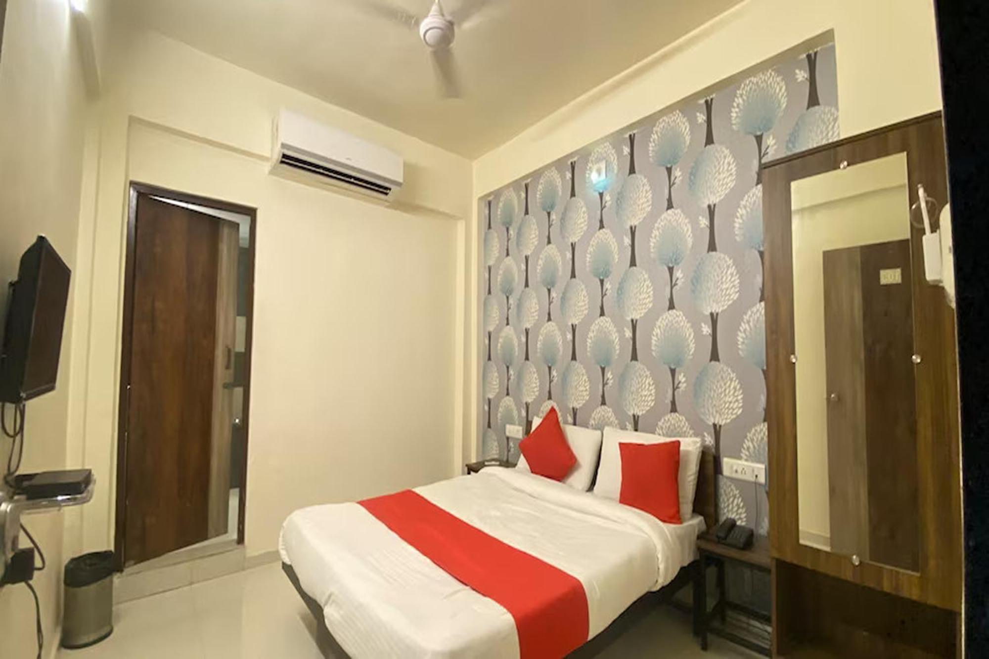 Hotel Kalyan Palace Batwa Экстерьер фото