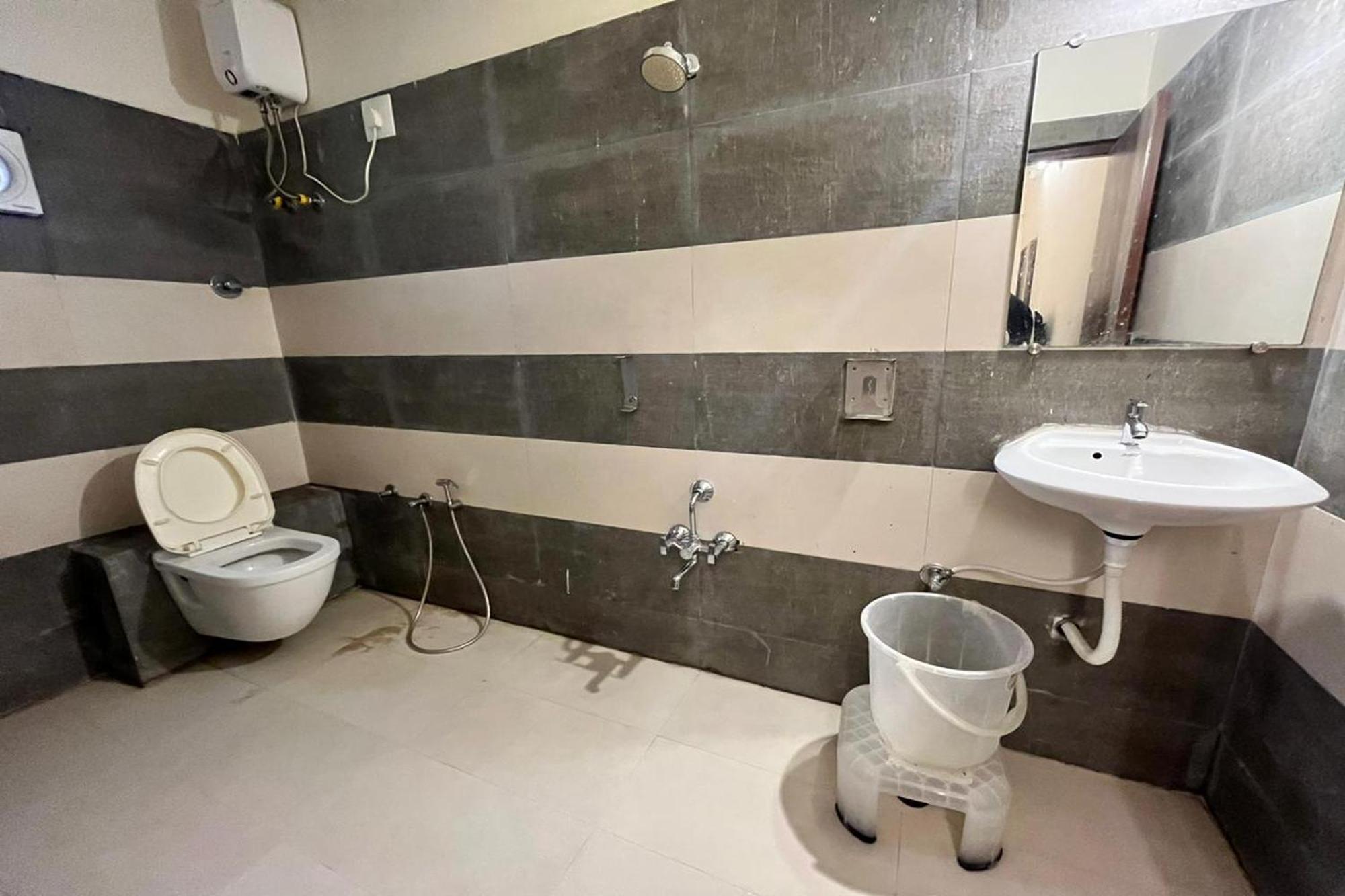 Hotel Kalyan Palace Batwa Экстерьер фото