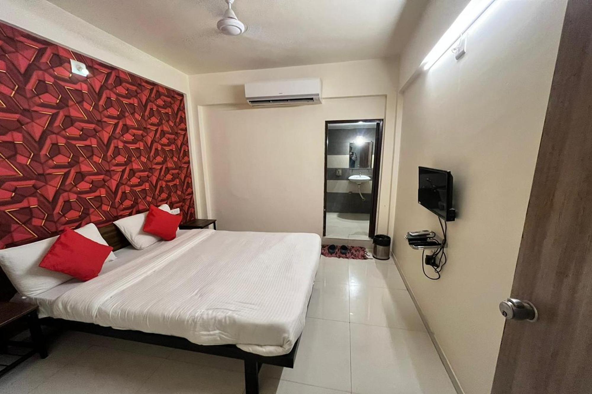 Hotel Kalyan Palace Batwa Экстерьер фото