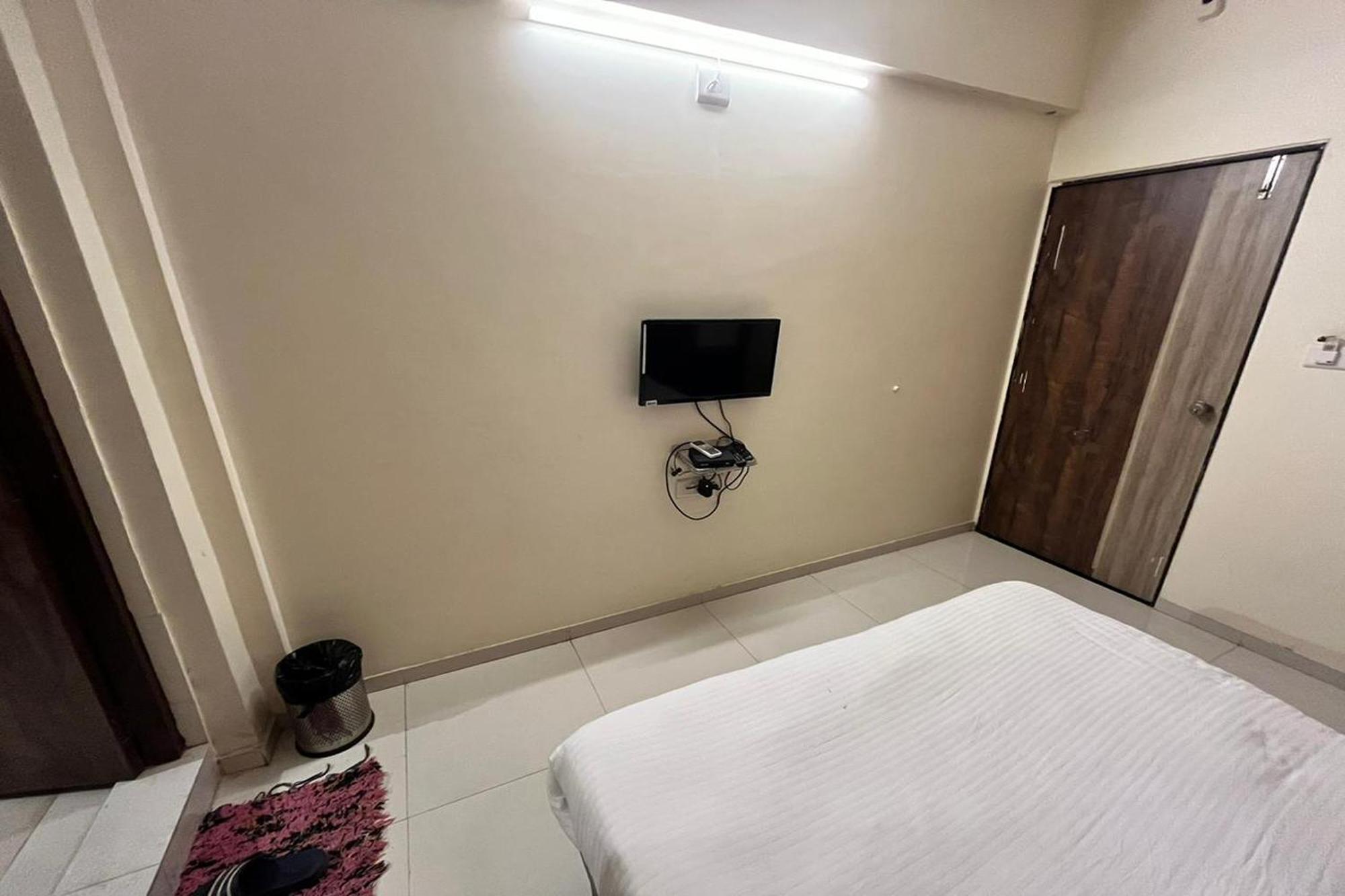 Hotel Kalyan Palace Batwa Экстерьер фото
