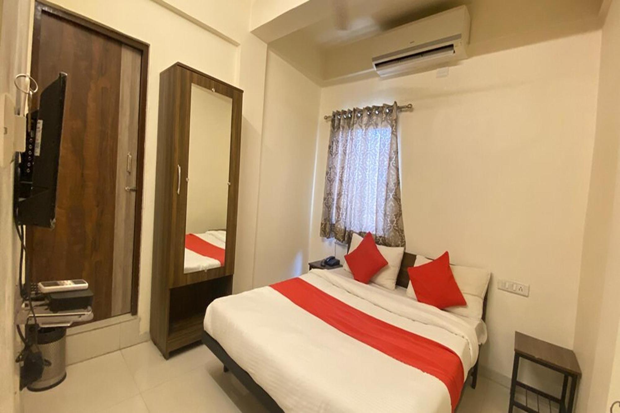 Hotel Kalyan Palace Batwa Экстерьер фото